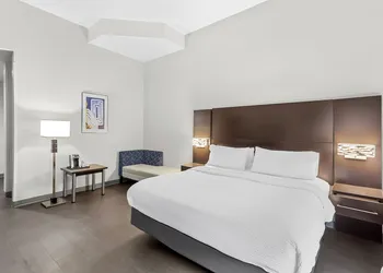 Holiday Inn Express Hotel & Suites Cross Lanes by IHG hotel thumbnail 5