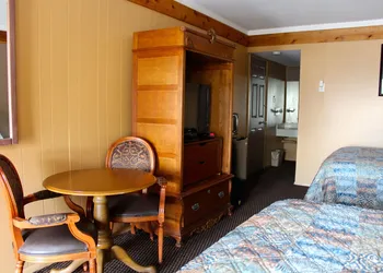 Executive Inn and Suites hotel thumbnail 3