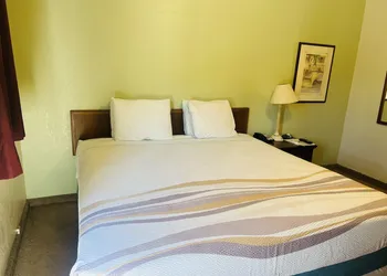Budget INN hotel thumbnail 2