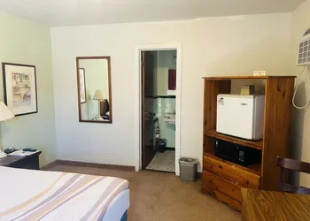 Budget INN hotel thumbnail 3
