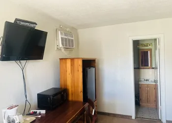 Budget INN hotel thumbnail 6