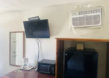 Budget INN hotel thumbnail 7