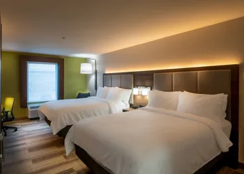 Holiday Inn Express & Suites N Waco Area - West by IHG hotel thumbnail 6