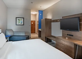 Holiday Inn Express & Suites N Waco Area - West by IHG hotel thumbnail 8