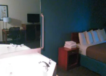 AmericInn by Wyndham Beulah hotel thumbnail 4