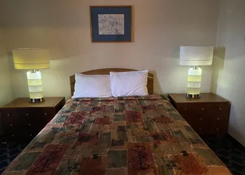 Economy Lodge hotel thumbnail 8