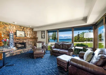 Pine Grove Resort hotel thumbnail 2