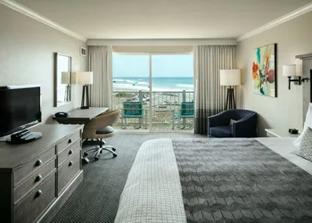 Beachfront Inn hotel thumbnail 4