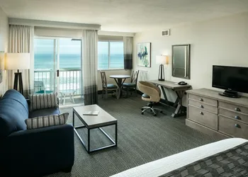 Beachfront Inn hotel thumbnail 6