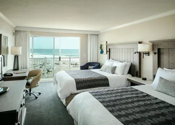 Beachfront Inn hotel thumbnail 7