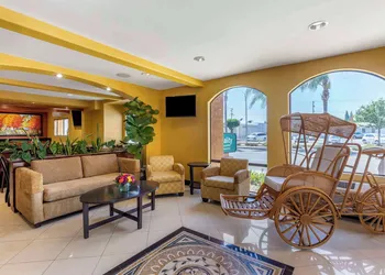 Quality Inn & Suites Westminster Seal Beach hotel thumbnail 2