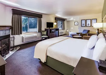 AmericInn by Wyndham Hampton hotel thumbnail 6
