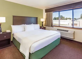 AmericInn by Wyndham Hampton hotel thumbnail 7
