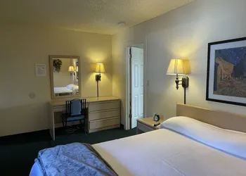 Crown Motel hotel thumbnail 2