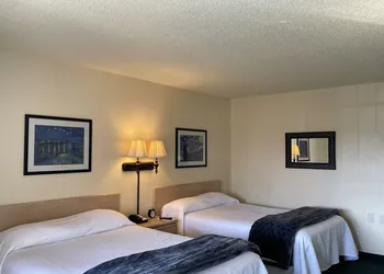 Crown Motel hotel thumbnail 3