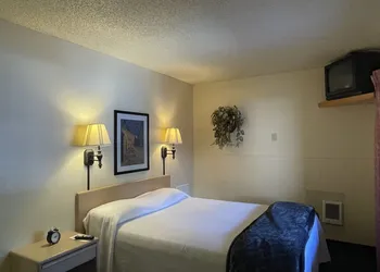 Crown Motel hotel thumbnail 4