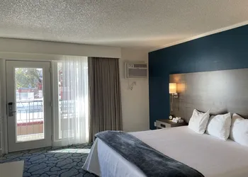 Crown Motel hotel thumbnail 7