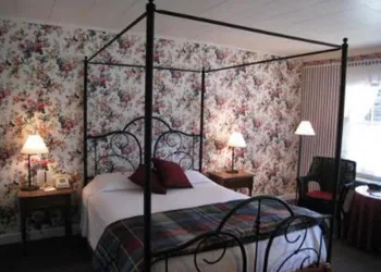 1896 House Country Inn & Motels hotel thumbnail 6