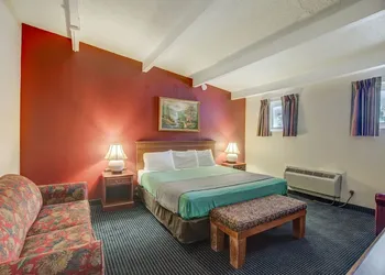 Red Carpet Inn hotel thumbnail 4