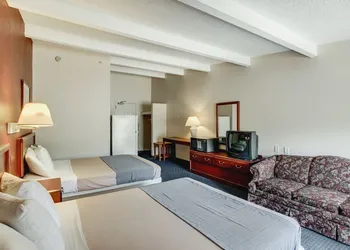 Red Carpet Inn hotel thumbnail 5