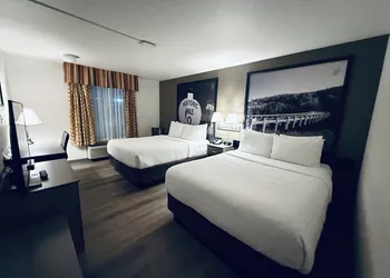 Super 8 by Wyndham Dawson Creek hotel thumbnail 3