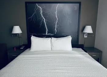Super 8 by Wyndham Dawson Creek hotel thumbnail 5