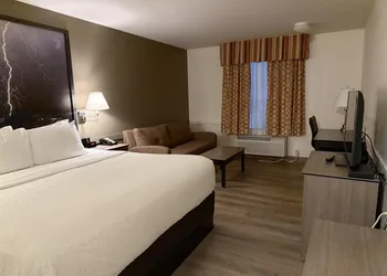 Super 8 by Wyndham Dawson Creek hotel thumbnail 6