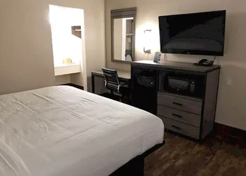 Travelers Inn & Suites hotel thumbnail 2