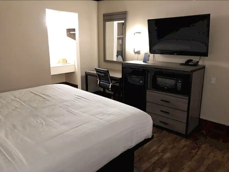 Travelers Inn & Suites hotel detail image 2