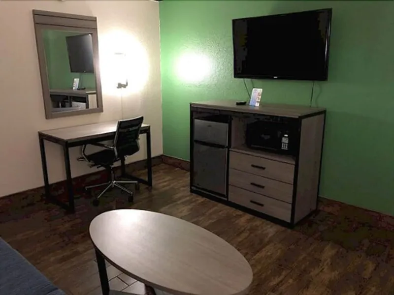 Travelers Inn & Suites hotel detail image 6