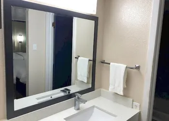 Travelers Inn & Suites hotel thumbnail 8