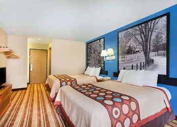 Super 8 by Wyndham Defiance hotel thumbnail 4