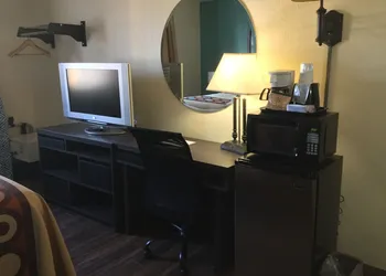 Super 8 by Wyndham Clearwater/St. Petersburg Airport hotel thumbnail 6
