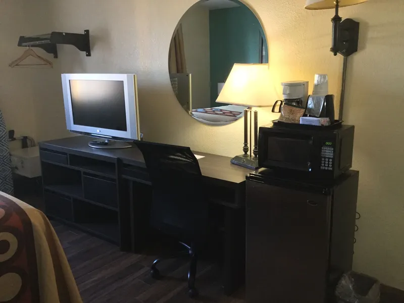 Super 8 by Wyndham Clearwater/St. Petersburg Airport hotel detail image 6