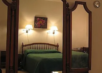 Olde Judge Mansion hotel thumbnail 5