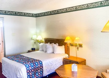 Econo Lodge Inn & Suites Winnemucca hotel thumbnail 5