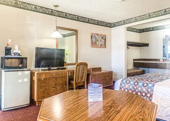 Econo Lodge Inn & Suites Winnemucca hotel thumbnail 6