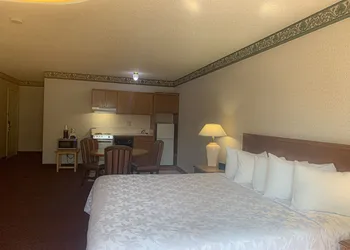 Econo Lodge Inn & Suites Winnemucca hotel thumbnail 8