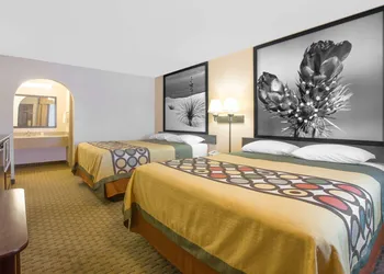 Super 8 by Wyndham Idabel hotel thumbnail 3