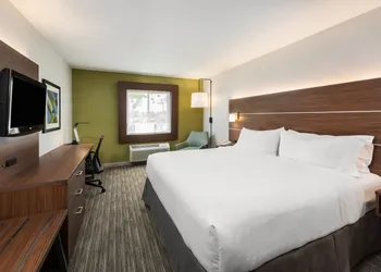 Holiday Inn Express Warrenton by IHG hotel thumbnail 2