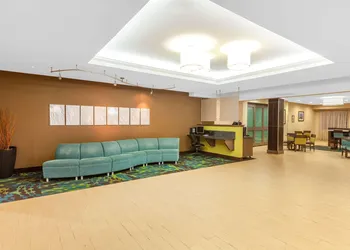 La Quinta Inn & Suites by Wyndham Midland North hotel thumbnail 2