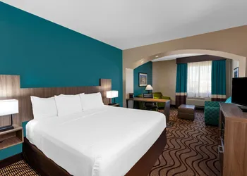 La Quinta Inn & Suites by Wyndham Midland North hotel thumbnail 6