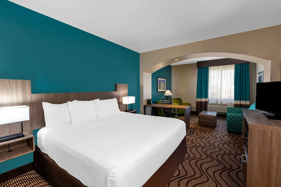 La Quinta Inn & Suites by Wyndham Midland North hotel detail image 6