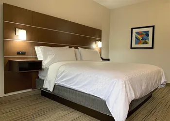 Holiday Inn Express Hillsborough by IHG hotel thumbnail 8
