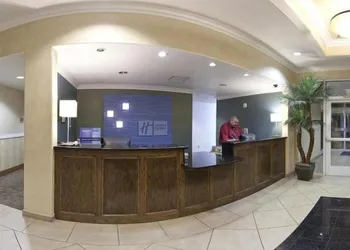 Holiday Inn Express Delano by IHG hotel thumbnail 2