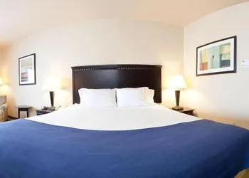 Holiday Inn Express Delano by IHG hotel thumbnail 3