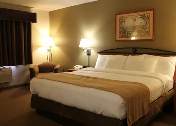 Red Lion Inn & Suites Grimes hotel thumbnail 3