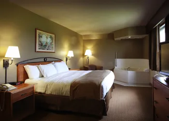 Red Lion Inn & Suites Grimes hotel thumbnail 8