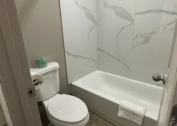 Express Inn & Suites hotel thumbnail 2