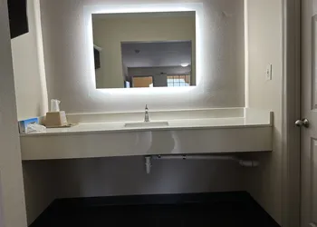 Express Inn & Suites hotel thumbnail 5